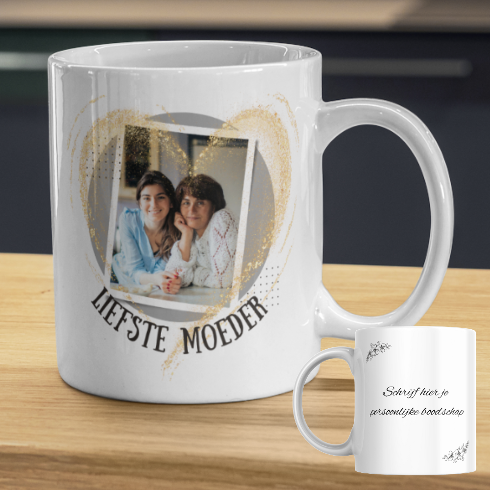 Op de voorkant van deze mok plaatsen we een afbeelding van jou en je moeder en heeft het opschrift: Liefste moeder