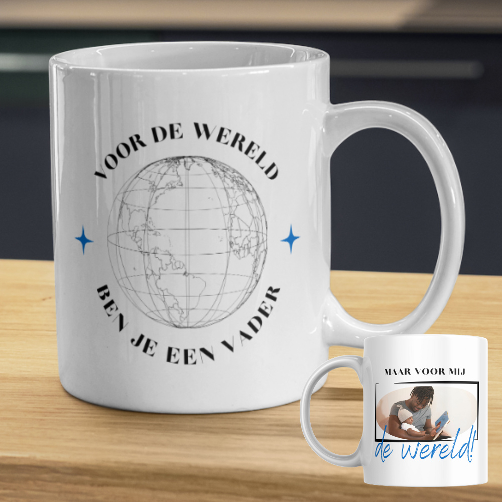 De mok is voorzien van een foto en een opdruk van een wereldbol