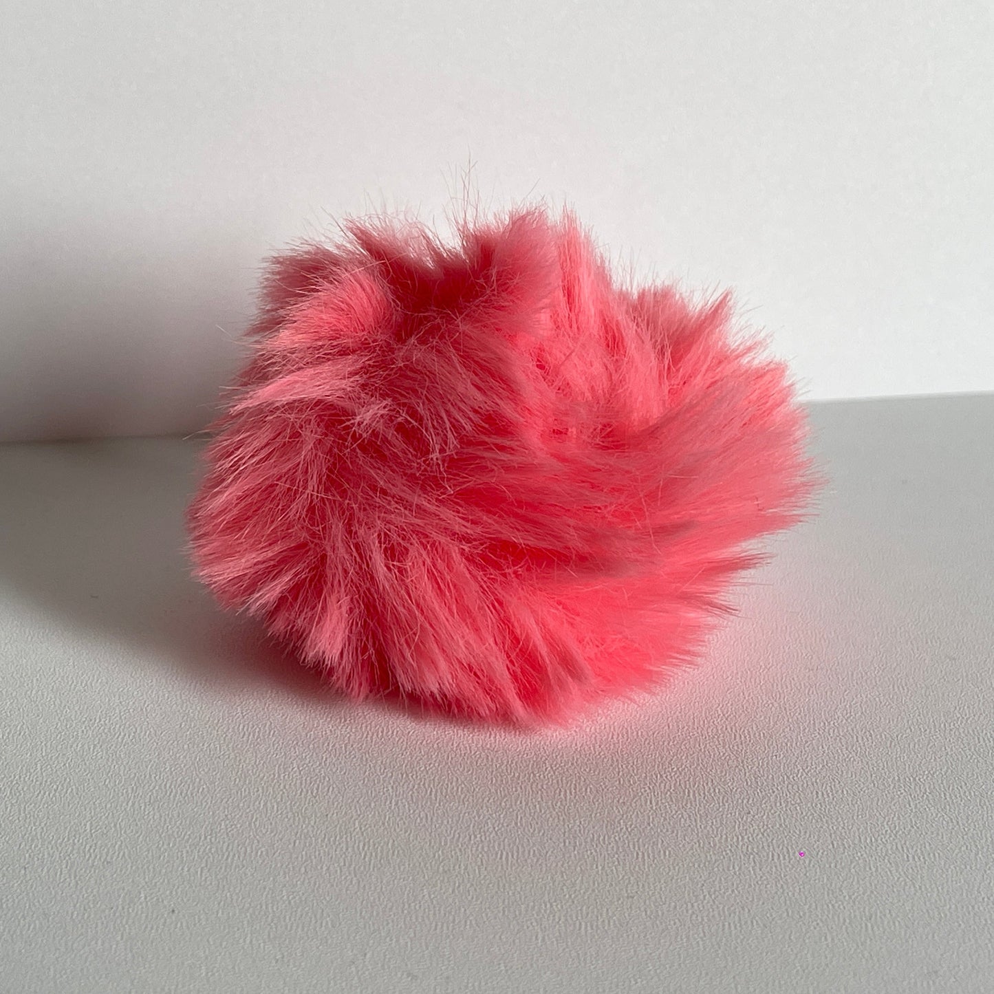 Roze pompom voor aan je sleutelhanger