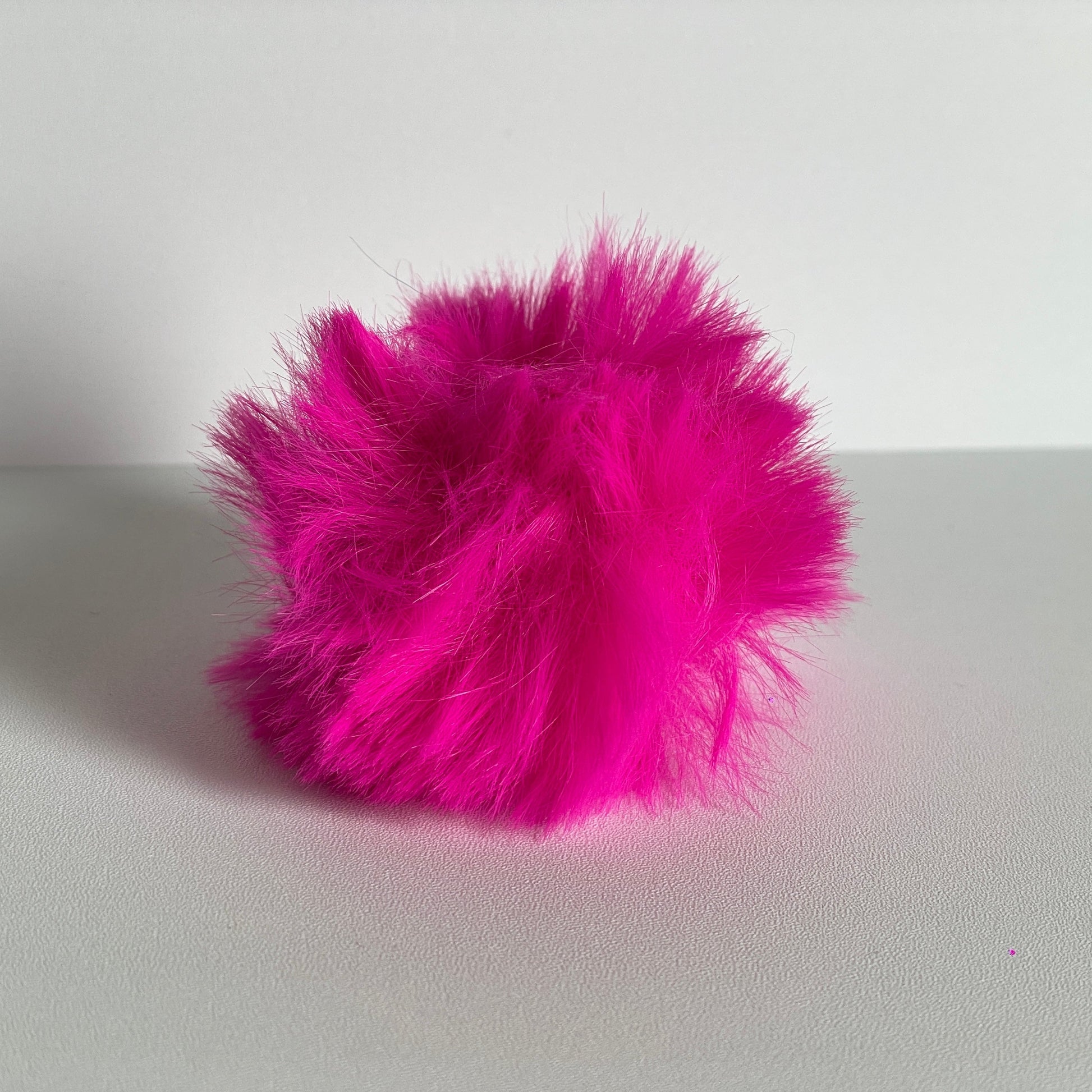 Felroze pompom voor aan je sleutelhanger