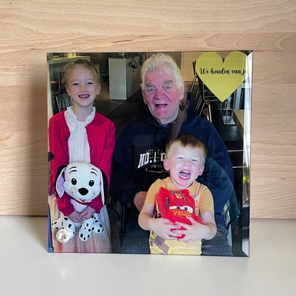 Foto van opa met kinderen bedrukt op glas