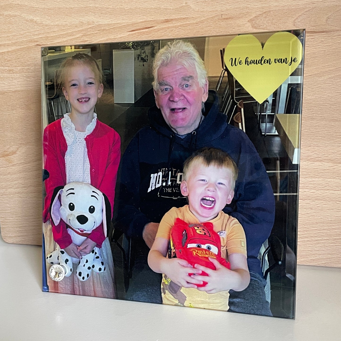 Foto van opa met kleinkinderen op glas bedrukt